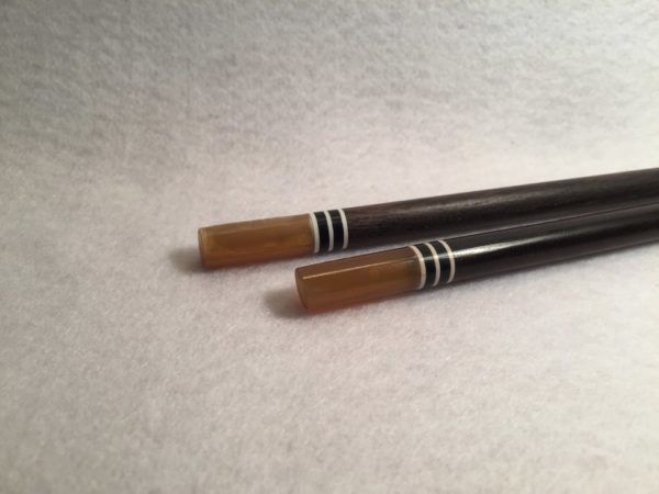Edelstein_Massagestäbchen_Carneol_17_Horn_dunkel